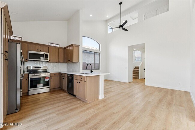 Building Photo - 9934 E Empress Ave