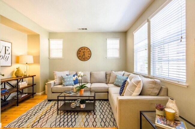 Building Photo - 2258 Golden Crest Common