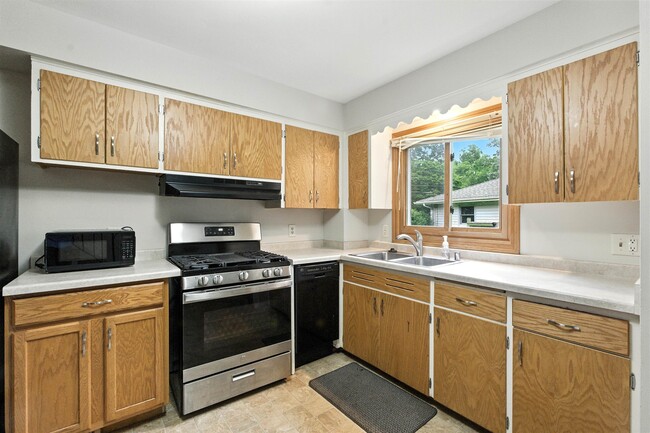 Building Photo - 438 Falcon Cir
