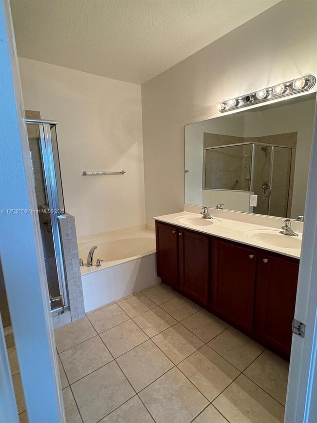 Building Photo - 297 Las Brisas Cir