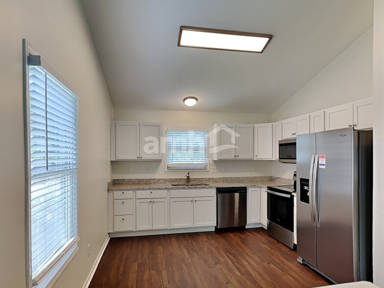 Building Photo - 1566 Pheasant Run Dr
