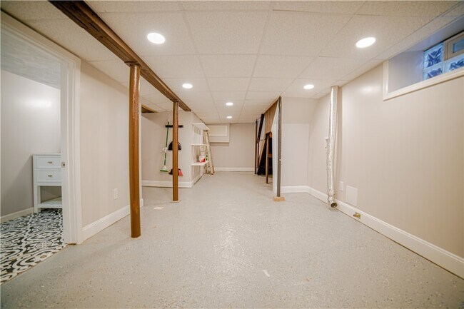 Building Photo - 1108 Highland St