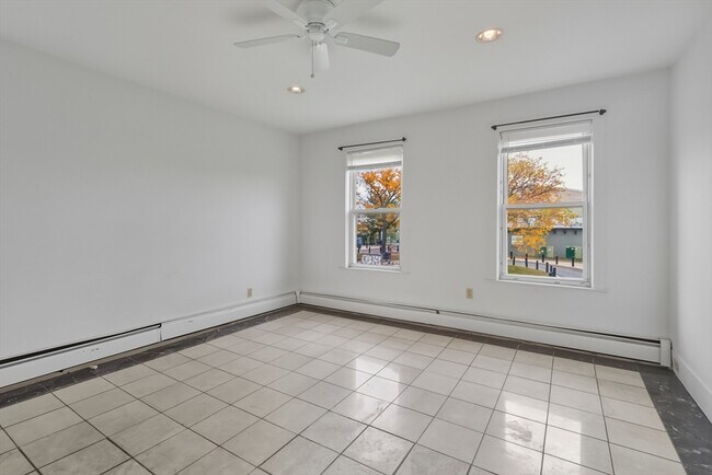 Building Photo - 571 Somerville Ave