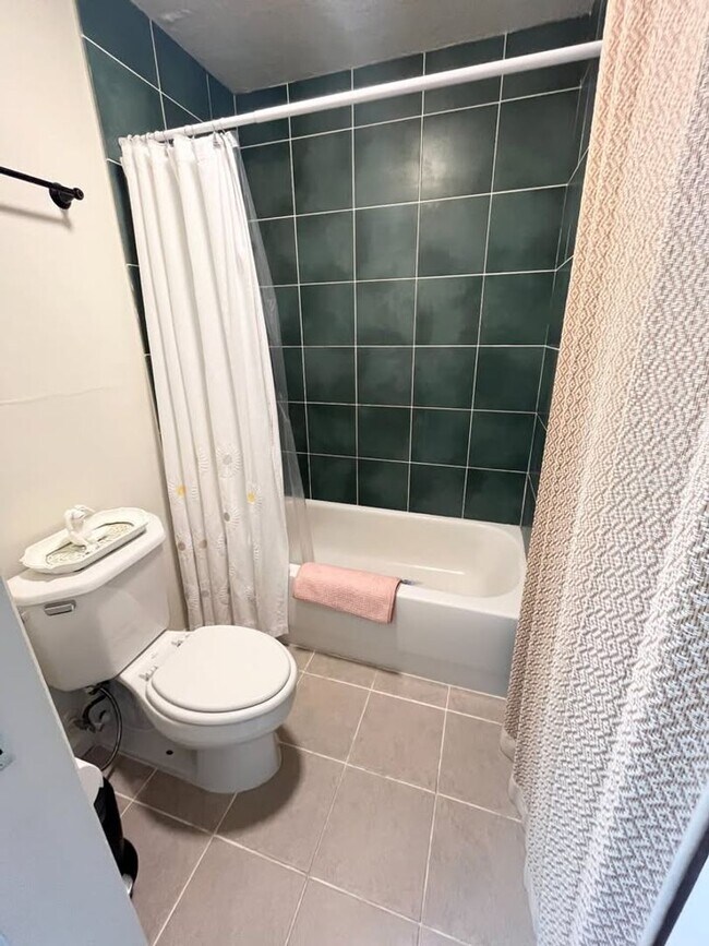 Building Photo - Newly Renovated Gem in Makiki