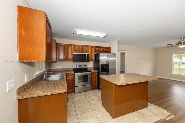 Building Photo - 6975 SE 124th Ln