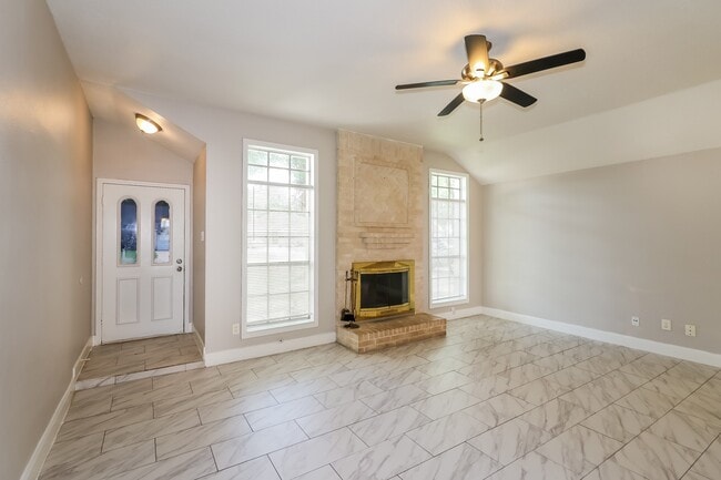 Building Photo - 15422 Pebble Lake Dr