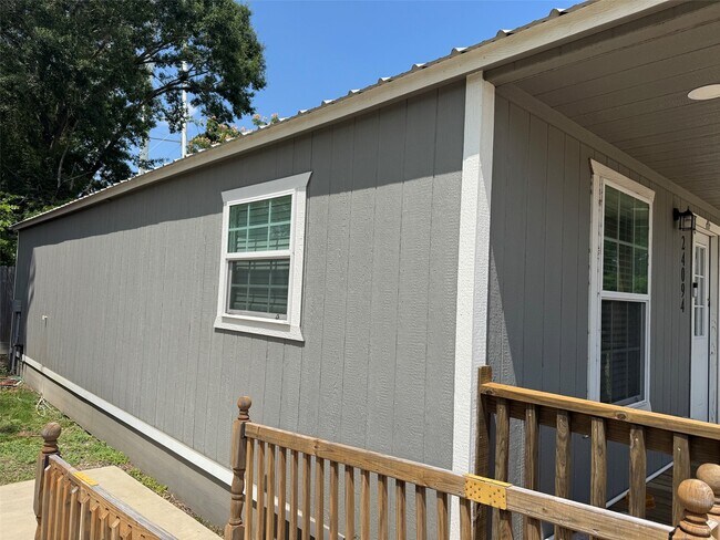 Building Photo - 24094 Sears Ln