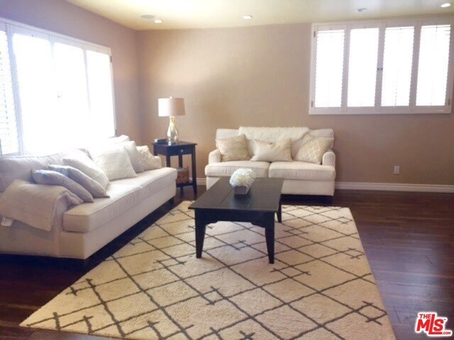 Living Room - 927 21st St