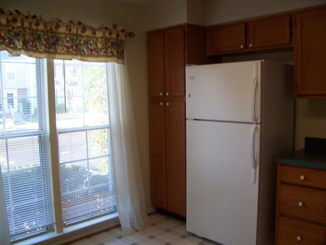 Building Photo - 3 Level Townhome- Odenton, MD