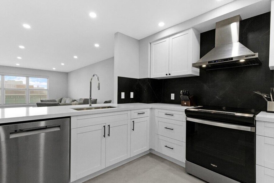 Building Photo - 3900 Galt Ocean Dr