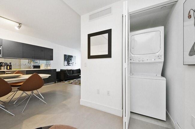 Building Photo - 31 SE 6th St