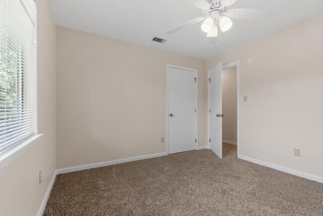 Building Photo - 2188 Claremont Ln