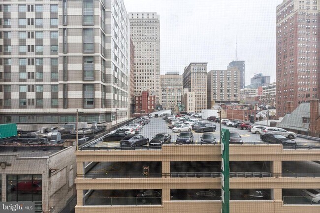 Building Photo - 1324 Locust St