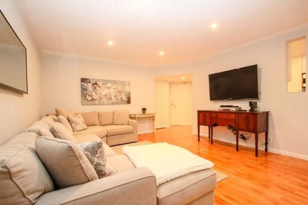 Living room - 423 S Rexford Dr