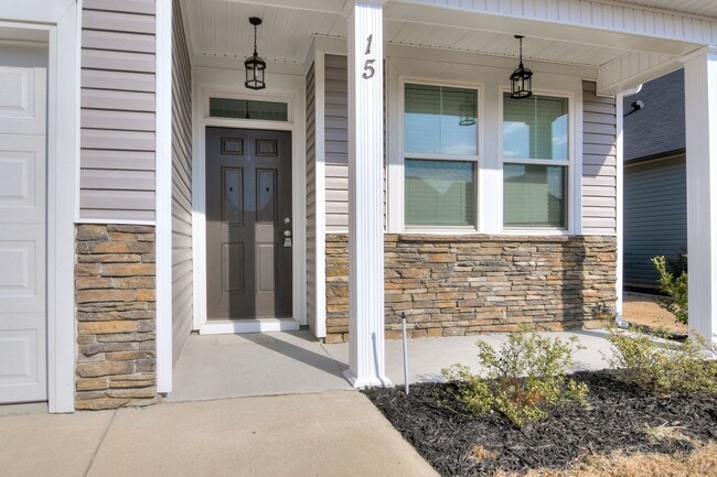 Building Photo - 3 Bedroom 2 Bathroom Ranch