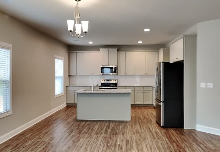 Building Photo - 243 Sage Dr