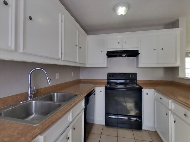 Building Photo - 3522 Tangerine St