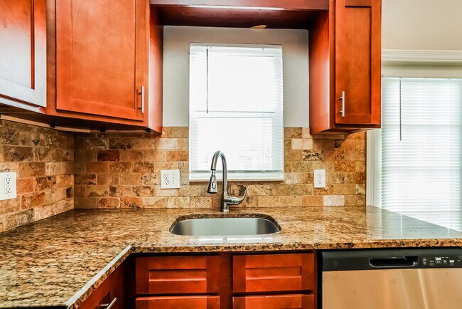 Building Photo - 1423 Brookhill Dr