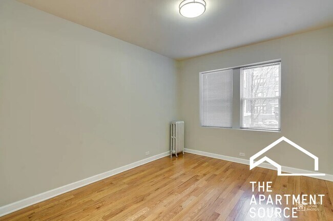 Building Photo - 838 E 53rd St