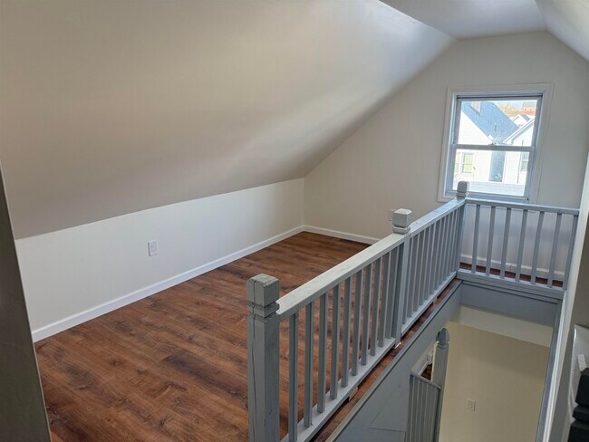 Building Photo - 129 W 20th St