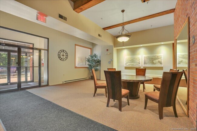 Building Photo - 234 S Main St