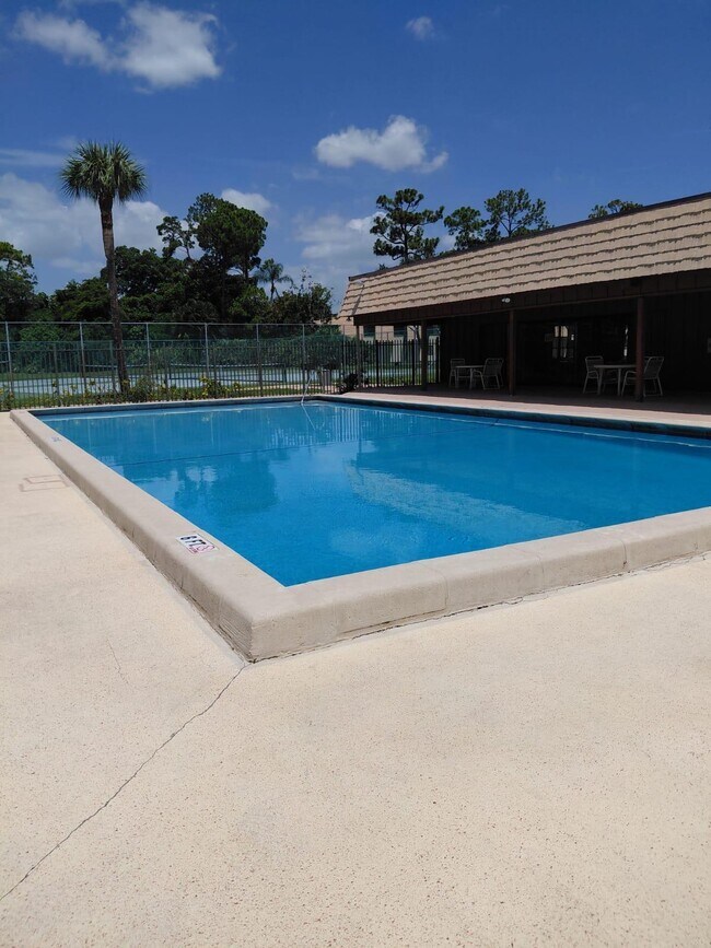 Building Photo - 4524 Oak Terrace Dr