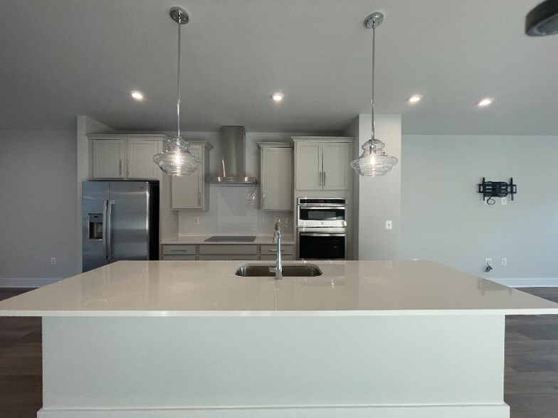 Building Photo - 9475 Pinkman Rd