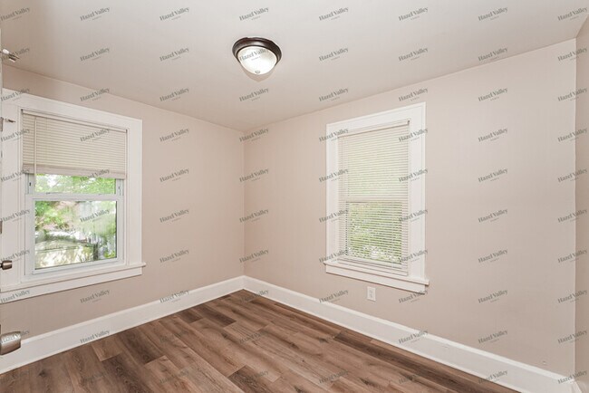 Building Photo - 805 Woodland Ave