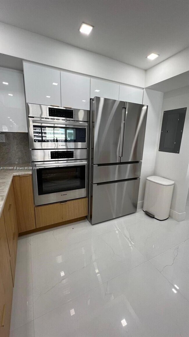 Building Photo - 3900 Galt Ocean Dr