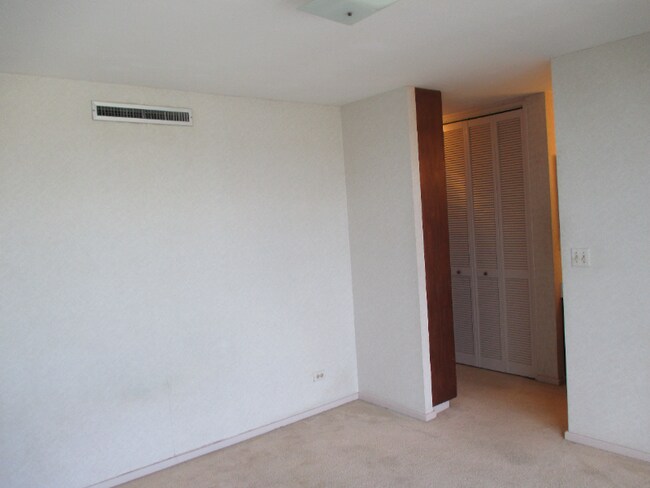 Building Photo - 1077 Ala Napunani St