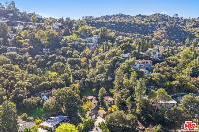 Building Photo - 3705 Fredonia Dr