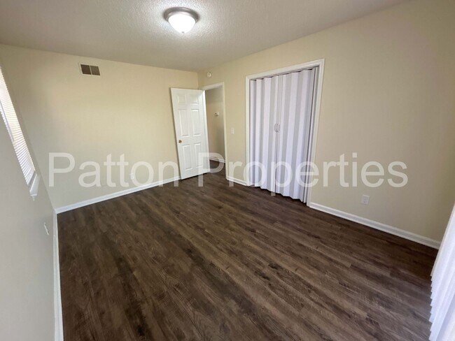 Building Photo - 11 Loquat Ct