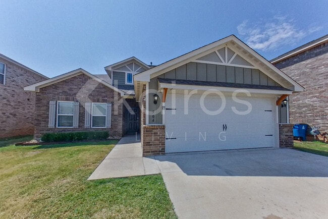 Building Photo - 904 NW 4th St