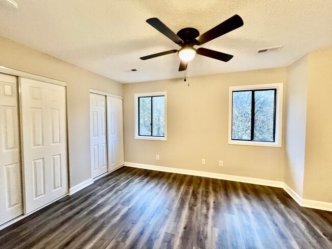 Building Photo - Great 3Br 2.5 BA Townhome in High Point!