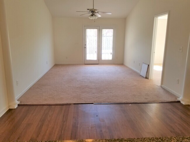 Building Photo - 211 Sunview Drive