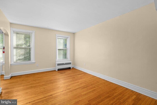 Building Photo - 602 W 20th St