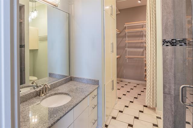 Building Photo - 3015 Bryan St