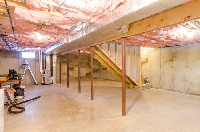 Building Photo - 60 Russell Hill Rd