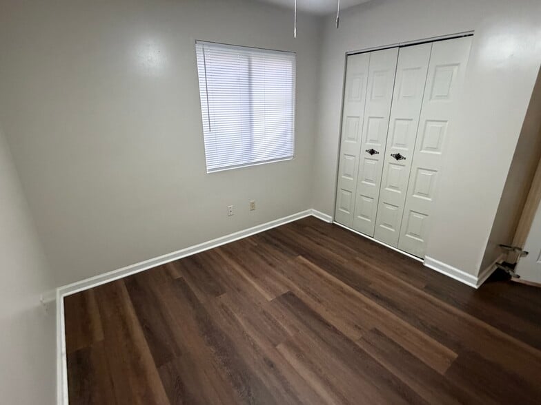 Smaller bedroom - 1808 Stephens St