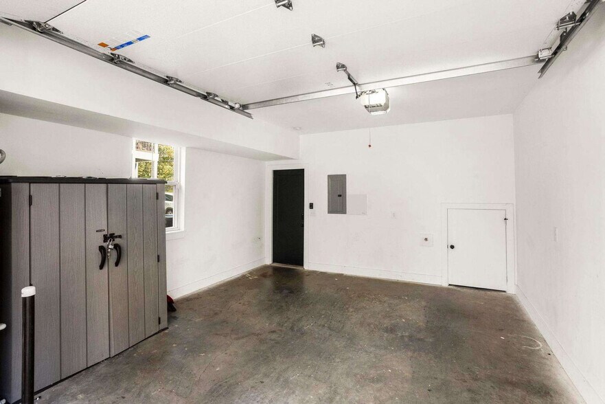 Building Photo - 4908I Delaware Ave