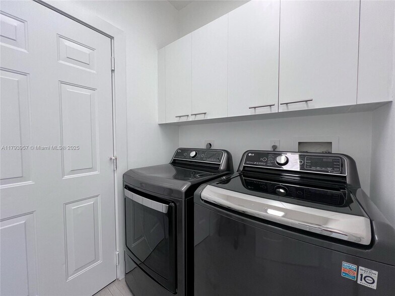 Building Photo - 725 NW 156th Ave