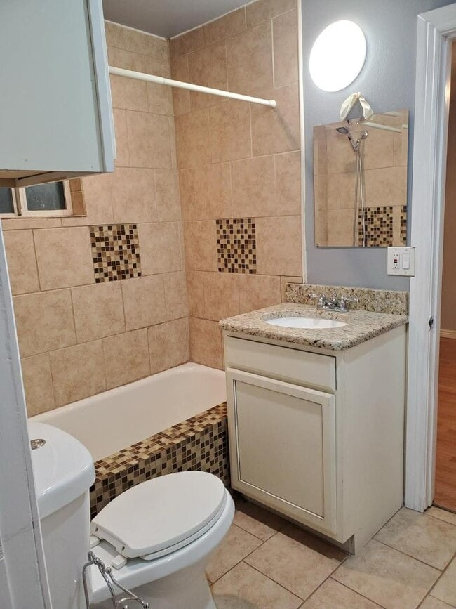 Building Photo - 911 W Hendricks St