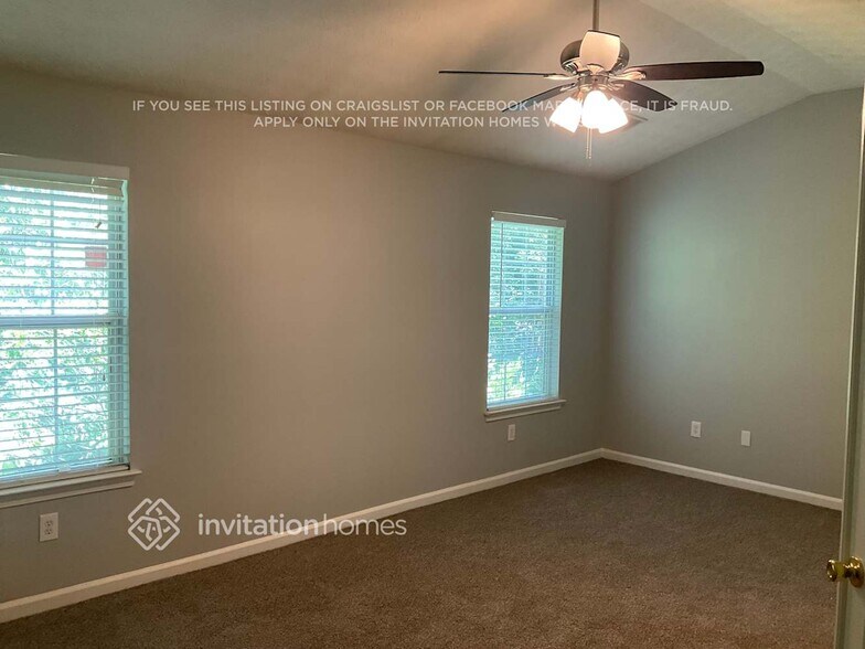 Building Photo - 28 Whitlock Square SW