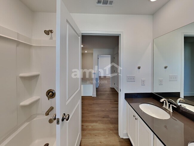 Building Photo - 201 Marin Dr