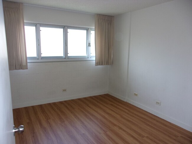 Building Photo - C0386 - ALA WAI TOWNHOUSE