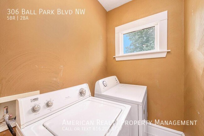 Building Photo - 306 Ball Park Blvd NW