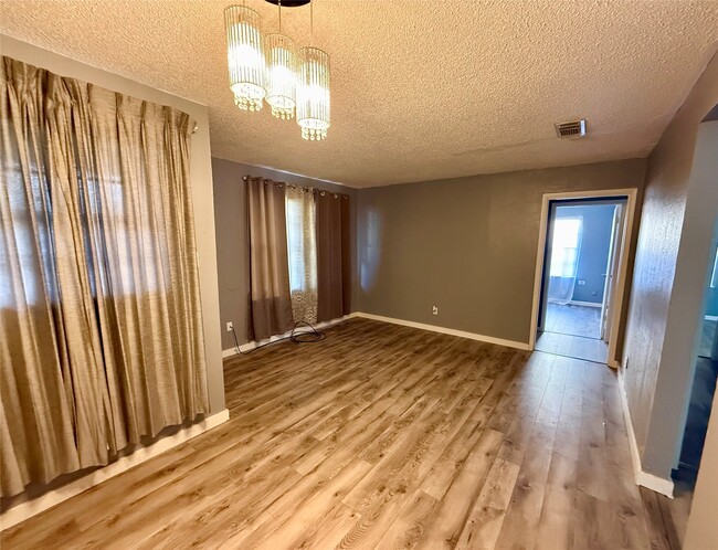 Building Photo - 411 Elaine St