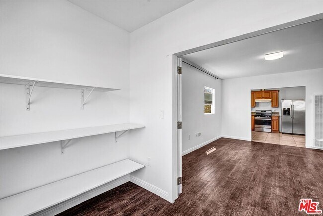 Building Photo - 5319 1/2 Normandie Ave