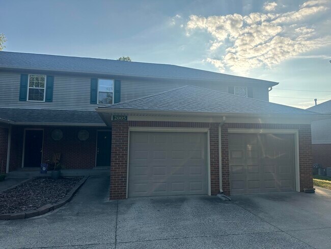 Building Photo - 2005 River Ridge Rd