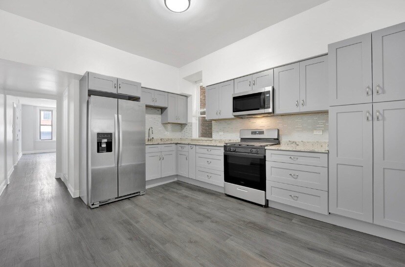 Building Photo - 2253 W Belmont Ave